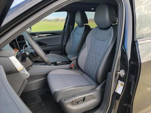 2026 Volkswagen Tiguan 2.0T SEL R-Line