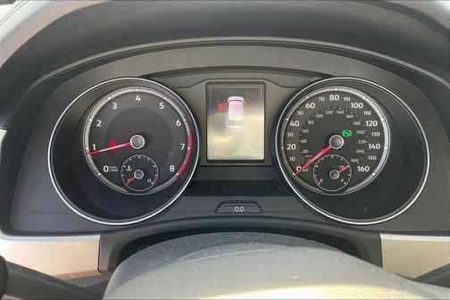 Pure White 2021 Volkswagen Atlas Cross Sport 3.6L V6 SE w/Technology