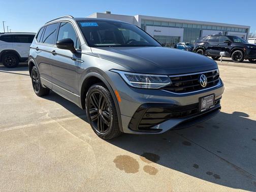 2022 Volkswagen Tiguan 2.0T SE R-Line Black