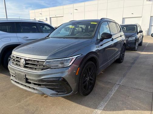 2022 Volkswagen Tiguan 2.0T SE R-Line Black