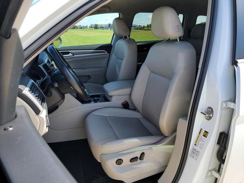 2021 Volkswagen Atlas 3.6 V6 SE w/ Technology R-Line