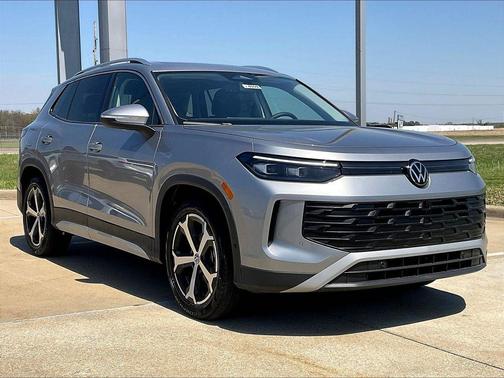 Pyrite Silver Metallic 2026 Volkswagen Tiguan 2.0T SE