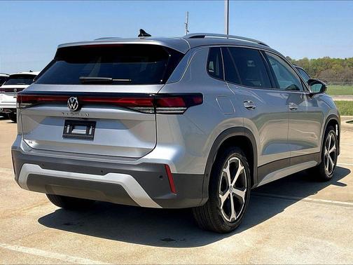 Pyrite Silver Metallic 2026 Volkswagen Tiguan 2.0T SE