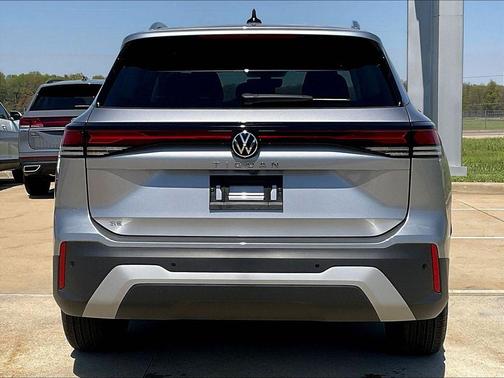 Pyrite Silver Metallic 2026 Volkswagen Tiguan 2.0T SE