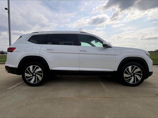 Opal White Pearl 2026 Volkswagen Atlas 2.0T SEL