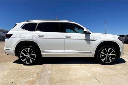 Opal White Pearl 2026 Volkswagen Atlas 2.0T SEL Premium R-Line