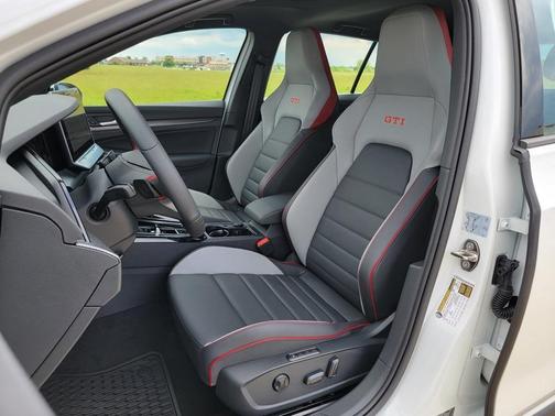 2025 Volkswagen Golf GTI 2.0T SE