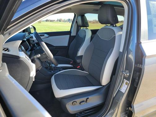 Platinum Gray Metallic 2026 Volkswagen Taos 1.5T SE
