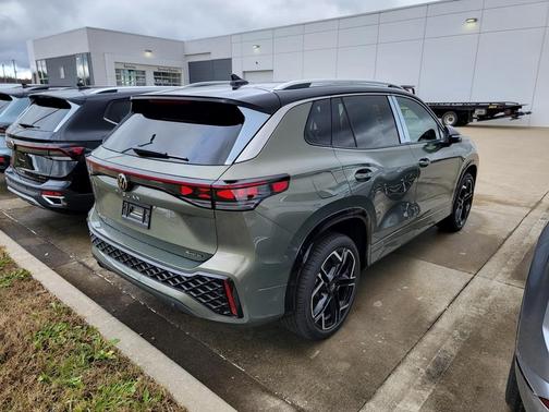 2026 Volkswagen Tiguan 2.0T SEL