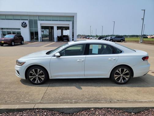2022 Volkswagen Passat 2.0T SE