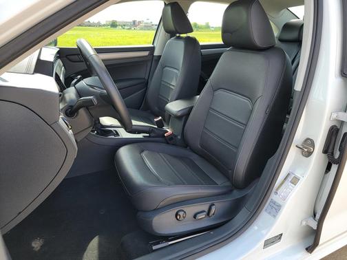 2022 Volkswagen Passat 2.0T SE