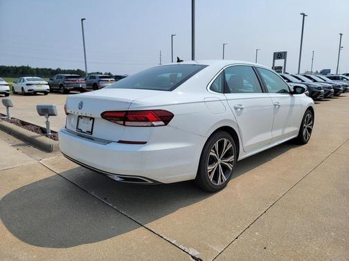 2022 Volkswagen Passat 2.0T SE