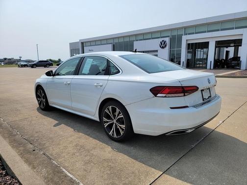 2022 Volkswagen Passat 2.0T SE