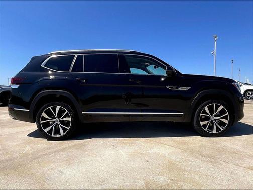 Deep Black Pearl 2026 Volkswagen Atlas 2.0T SEL Premium R-Line