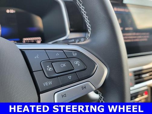 Deep Black Pearl Effect 2026 Volkswagen Taos 1.5T SE