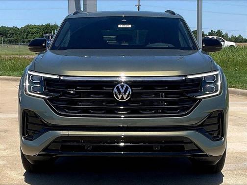 Avocado Green Pearl 2026 Volkswagen Atlas Cross Sport 2.0T SEL R-Line Black