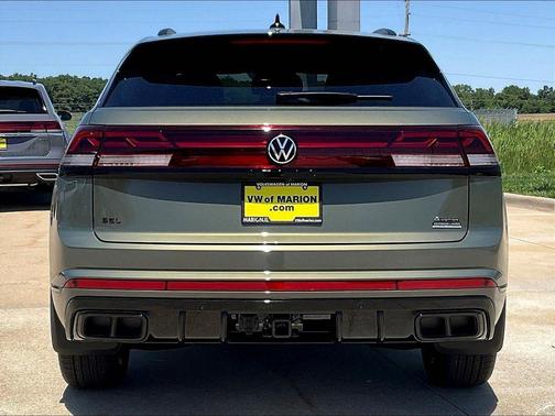 Avocado Green Pearl 2026 Volkswagen Atlas Cross Sport 2.0T SEL R-Line Black
