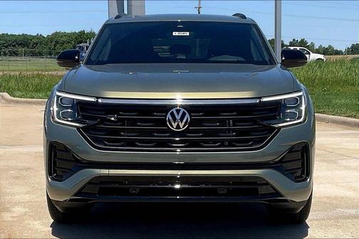 Avocado Green Pearl 2026 Volkswagen Atlas Cross Sport 2.0T SEL R-Line Black