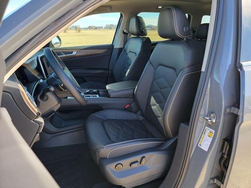 Pure Gray 2026 Volkswagen Atlas 2.0T SE W/TECHNOLOGY