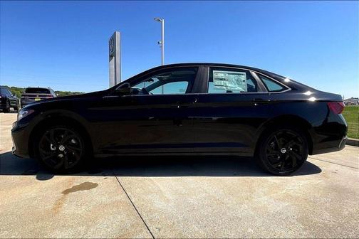 Deep Black Pearl 2026 Volkswagen Jetta 1.5T SE