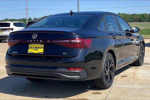 Deep Black Pearl 2026 Volkswagen Jetta 1.5T SE