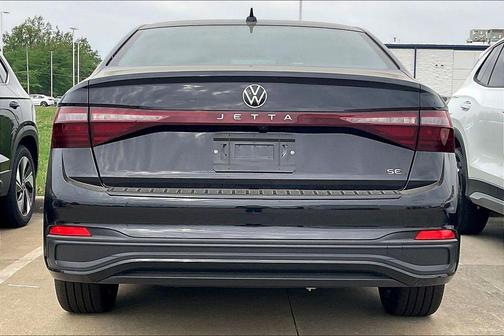 Deep Black Pearl 2026 Volkswagen Jetta 1.5T SE