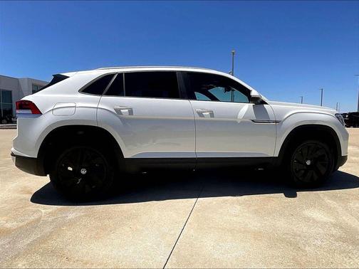 Opal White Pearl 2026 Volkswagen Atlas Cross Sport 2.0T SE W/TECHNOLOGY