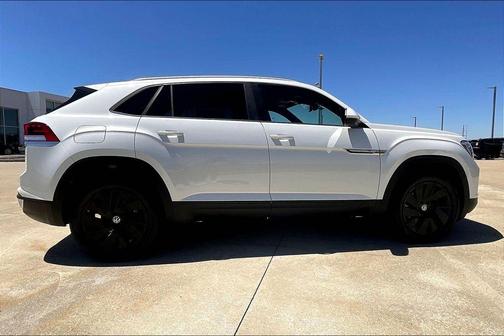 Opal White Pearl 2026 Volkswagen Atlas Cross Sport 2.0T SE W/TECHNOLOGY