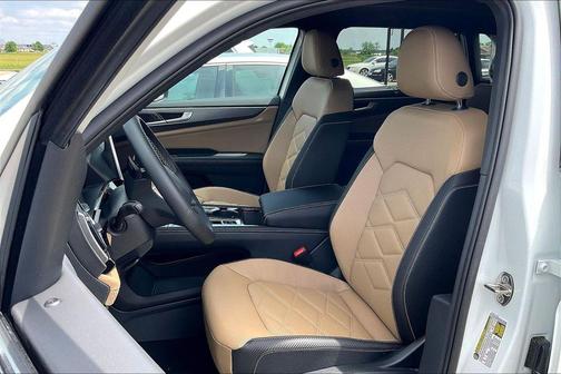 Opal White Pearl 2026 Volkswagen Atlas Cross Sport 2.0T SE W/TECHNOLOGY