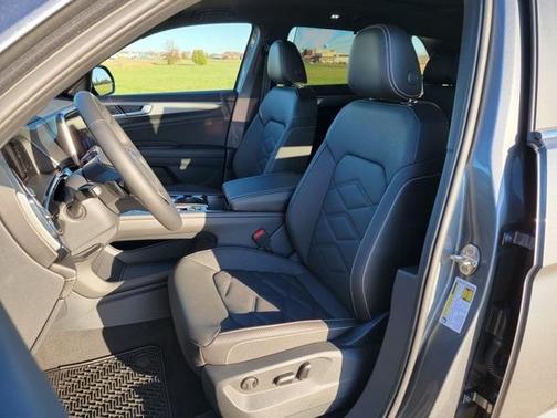 2025 Volkswagen Atlas Cross Sport 2.0T SE w/Technology