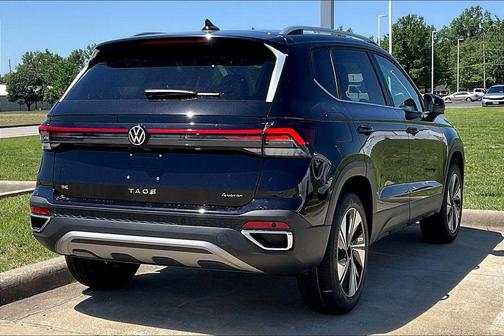 Deep Black 2026 Volkswagen Taos 1.5T SE
