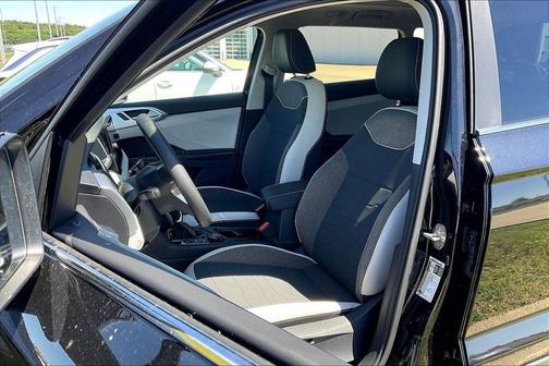 Deep Black 2026 Volkswagen Taos 1.5T SE