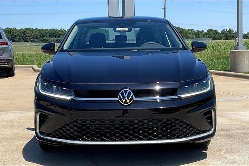 Deep Black Pearl 2026 Volkswagen Jetta 1.5T S