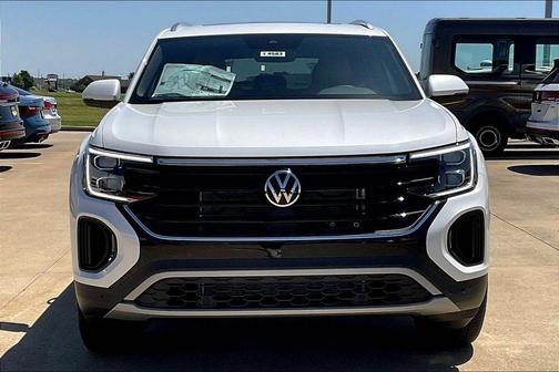 Opal White Pearl 2026 Volkswagen Atlas Cross Sport 2.0T SE W/TECHNOLOGY
