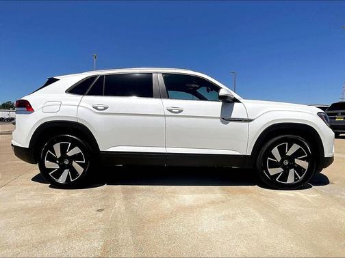 Opal White Pearl 2026 Volkswagen Atlas Cross Sport 2.0T SE W/TECHNOLOGY