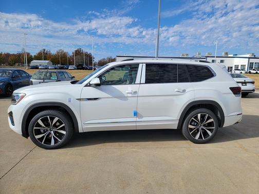 2026 Volkswagen Atlas 2.0T SEL Premium R-Line