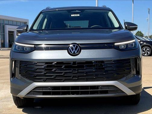 Platinum Gray Metallic 2026 Volkswagen Tiguan 2.0T SE