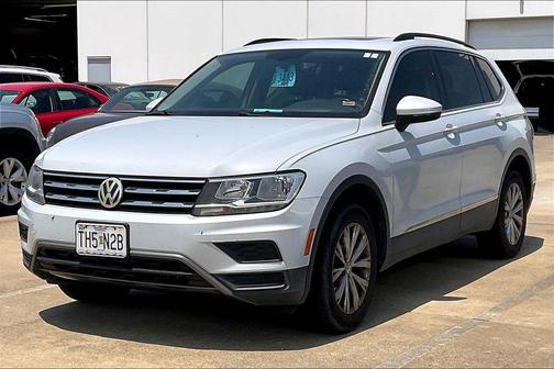 White Silver Metallic 2018 Volkswagen Tiguan 2.0T SE