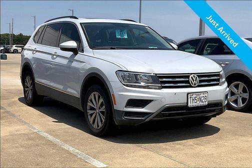 White Silver Metallic 2018 Volkswagen Tiguan 2.0T SE