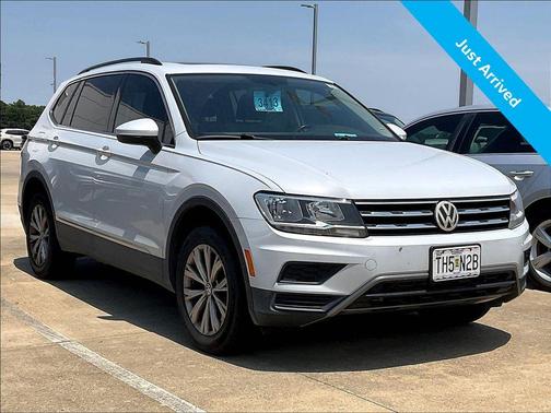 White Silver Metallic 2018 Volkswagen Tiguan 2.0T SE
