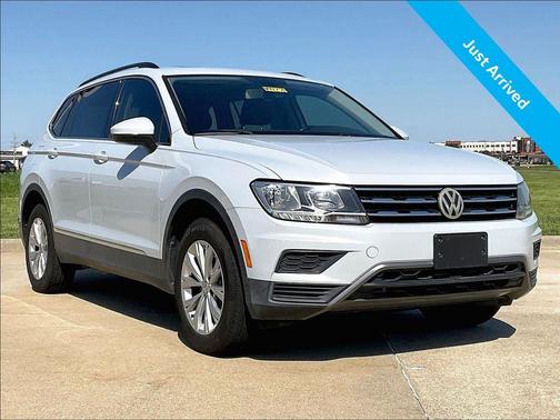White Silver Metallic 2018 Volkswagen Tiguan 2.0T SE
