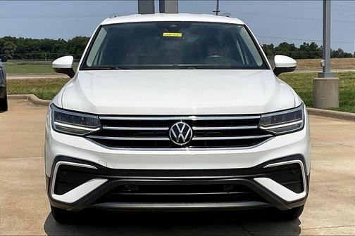 Pure White 2022 Volkswagen Tiguan 2.0T SE