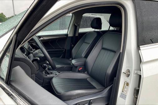 Pure White 2022 Volkswagen Tiguan 2.0T SE