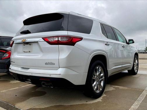 Iridescent Pearl Tricoat 2019 Chevrolet Traverse High Country