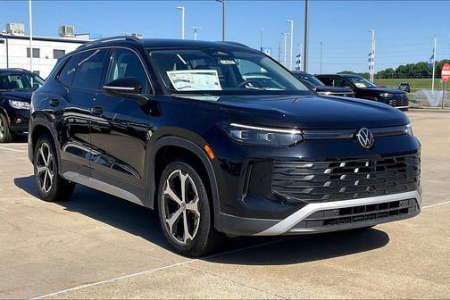 Deep Black Pearl 2026 Volkswagen Tiguan 2.0T SE