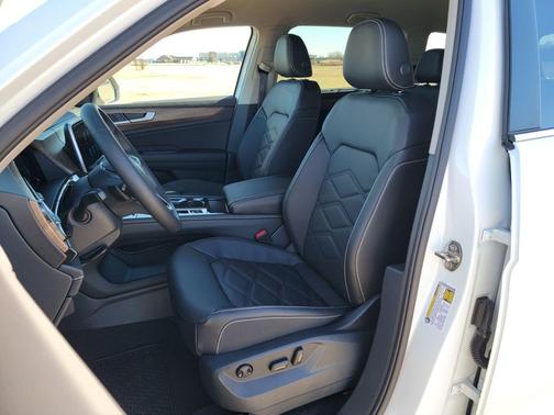 Opal White Pearl 2026 Volkswagen Atlas 2.0T SE W/TECHNOLOGY