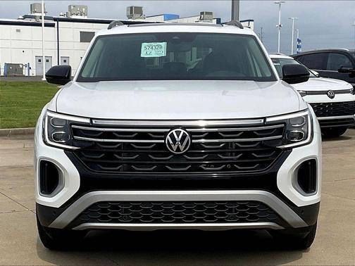 Opal White Pearl 2026 Volkswagen Atlas 2.0T Peak Edition