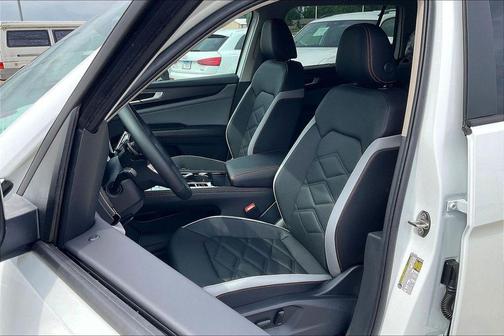 Opal White Pearl 2026 Volkswagen Atlas 2.0T Peak Edition
