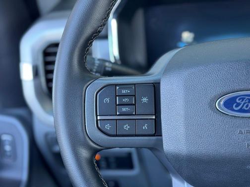 2023 Ford F-150 Lightning XLT