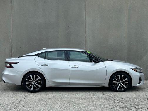 2023 Nissan Maxima SV Xtronic CVT